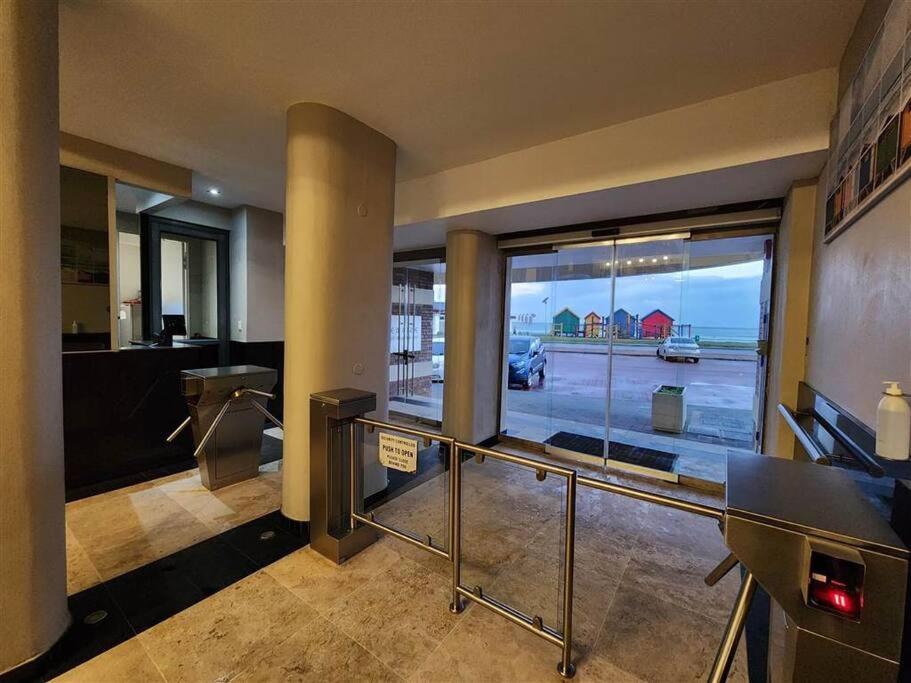 'just Beachy' Muizenberg Beachfront Apartment *