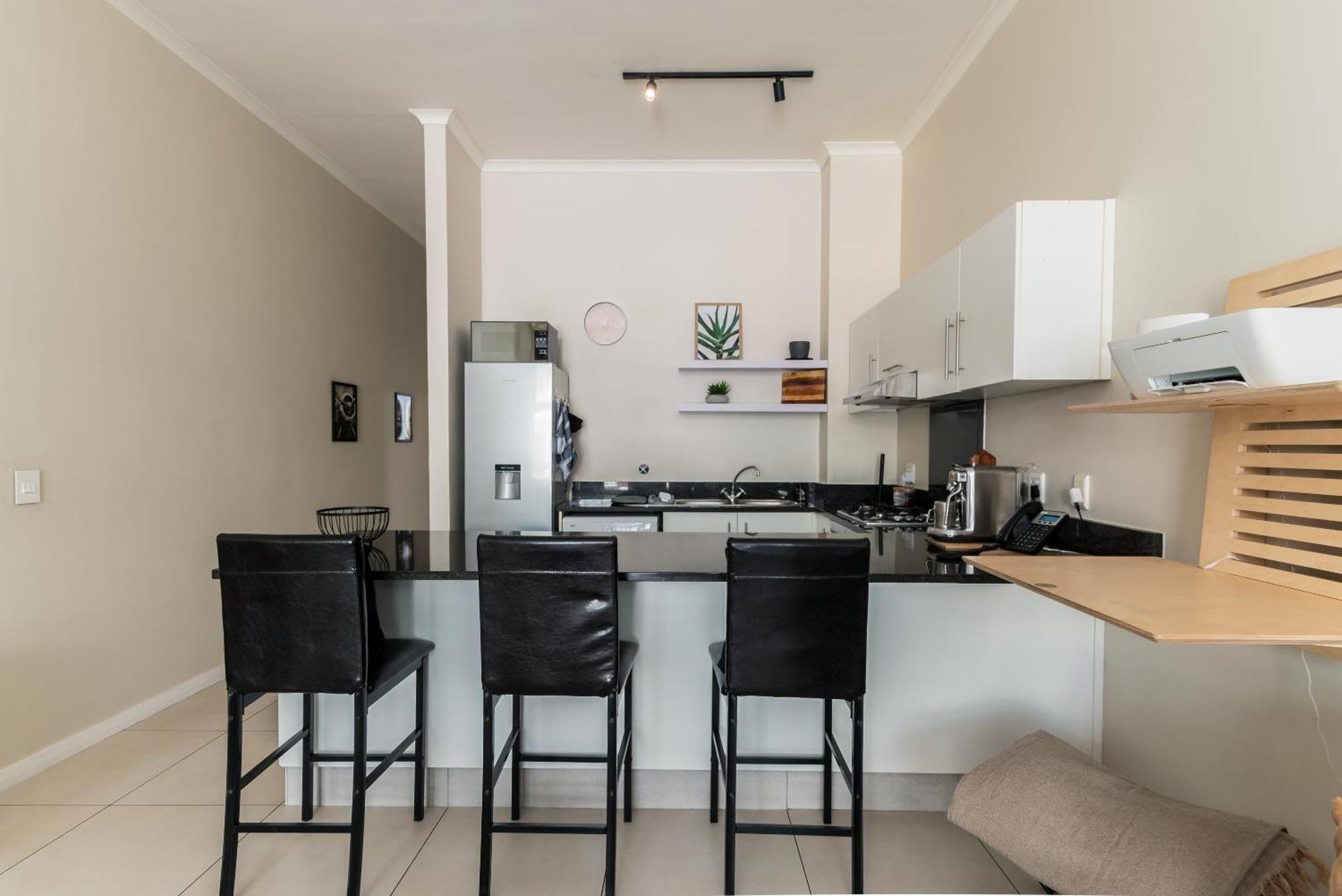 'just Beachy' Muizenberg Beachfront Apartment