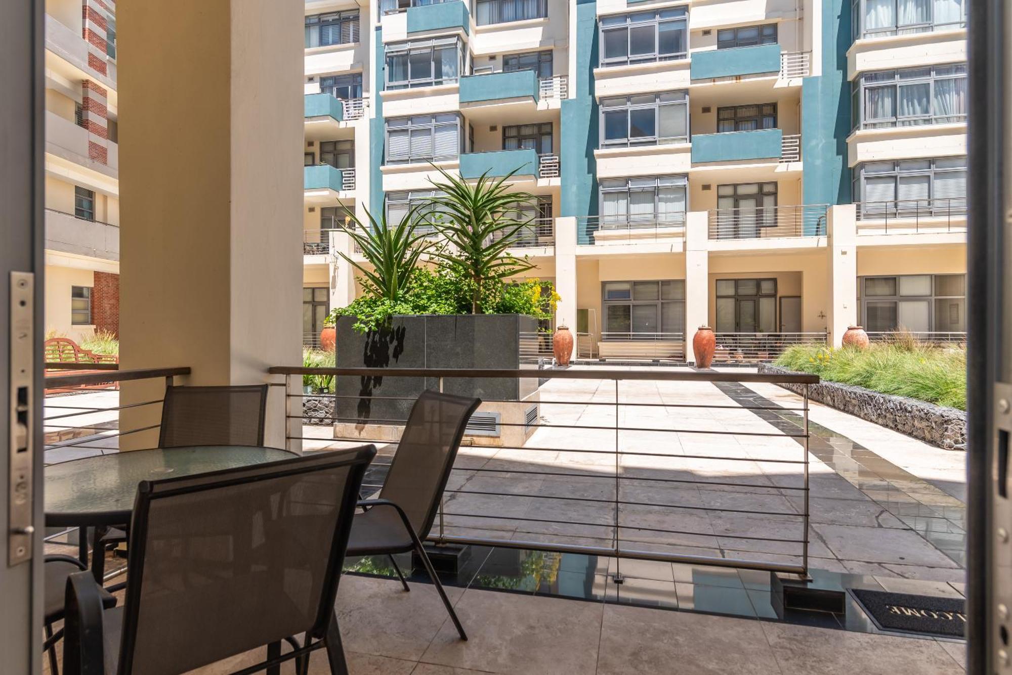 Apartment 'just Beachy' Muizenberg Beachfront